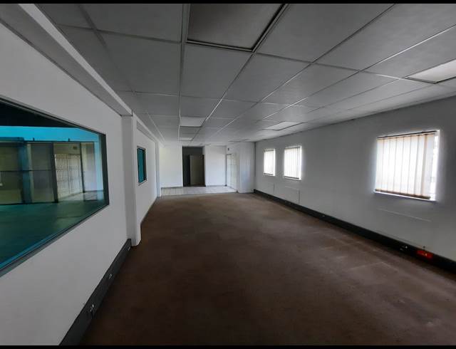 550M² WAREHOUSE TO LET IN STORMILL