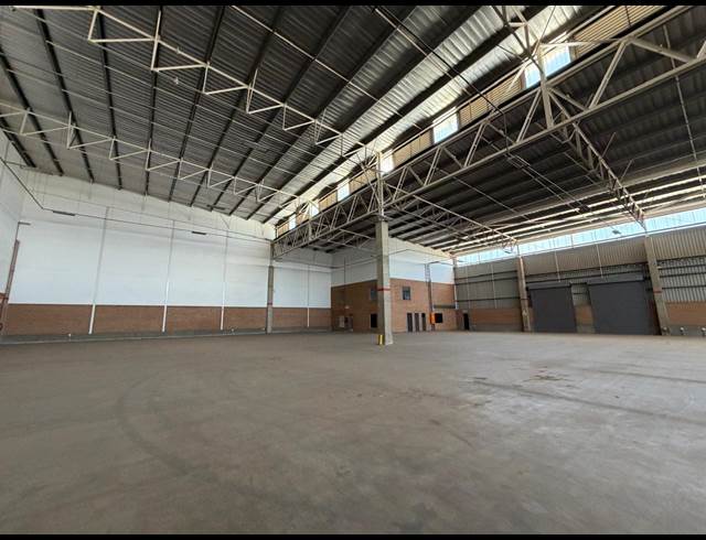 2,276M² WAREHOUSE TO LET IN CLAYVILLE