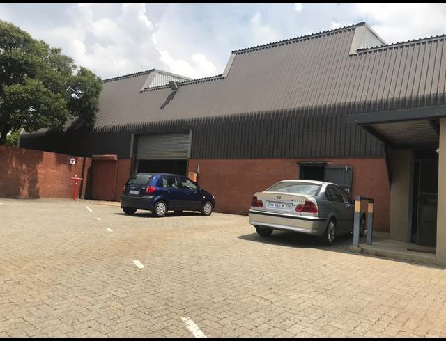 1,261M² WAREHOUSE TO LET IN EASTGATE