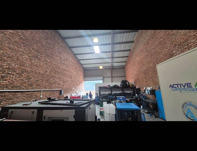 180M² WAREHOUSE TO LET IN ANDERBOLT