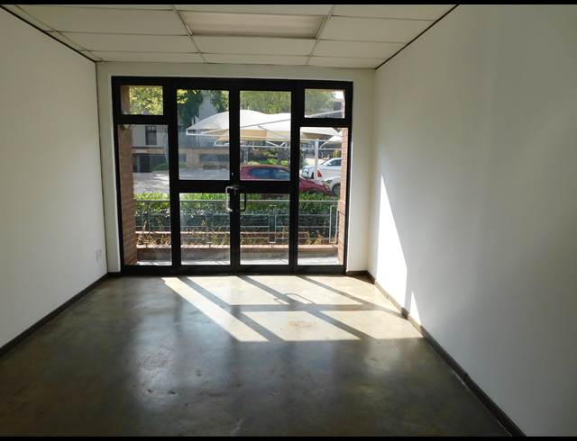 1,850M² OFFICE TO LET IN LYME PARK