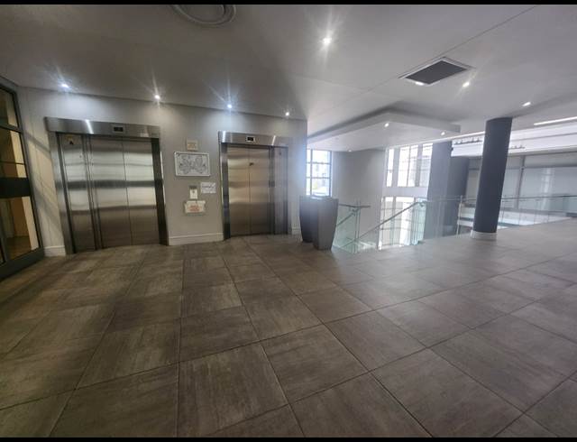 1,162M² OFFICE TO LET IN WATERFALL