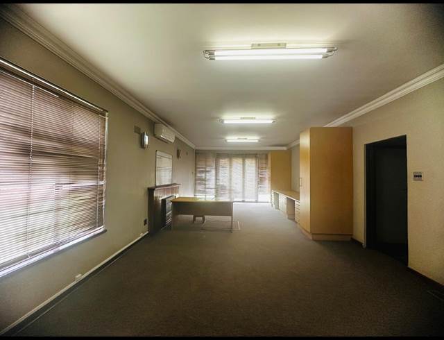 330M² OFFICE TO LET IN KENLEAF