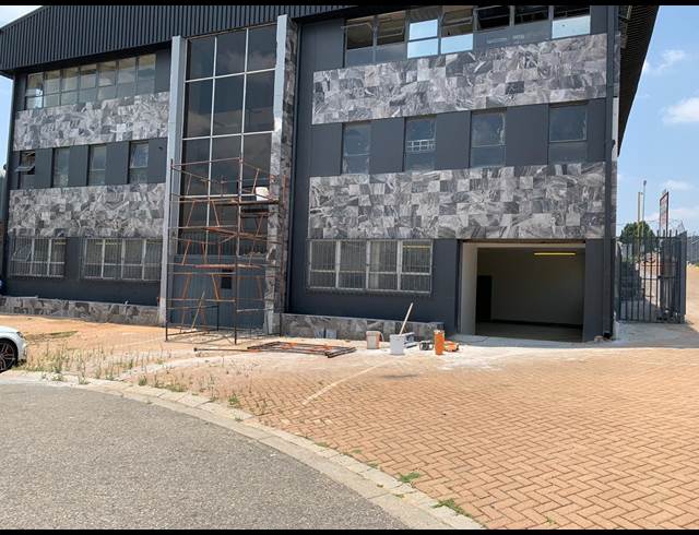 400M² WAREHOUSE RENTED IN STRIJDOMPARK