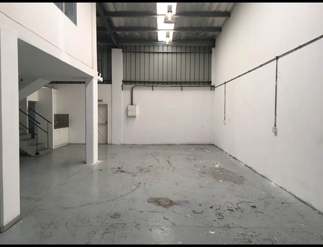 300M² FACTORY RENTED IN AIRPORT INDUSTRIA