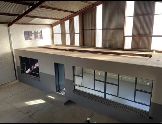400M² WAREHOUSE TO LET IN DAGGAFONTEIN