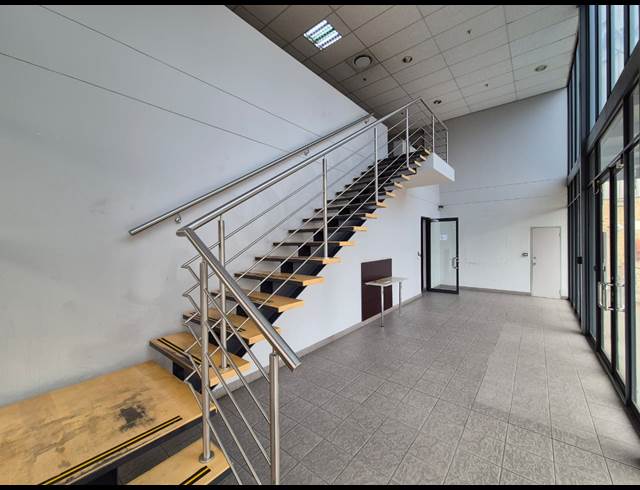 1,700M² WAREHOUSE TO LET IN LINBRO PARK