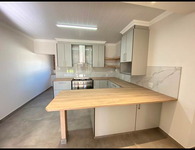 4 BEDROOM HOUSE TO LET IN GEORGE SOUTH
