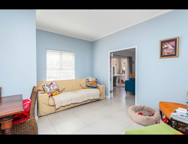 3 BEDROOM FREESTANDING TO LET IN SUNNINGDALE
