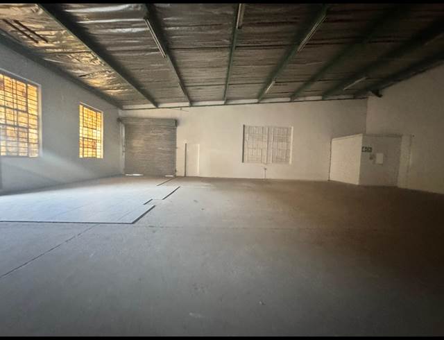 391M² WAREHOUSE TO LET IN PHOENIX INDUSTRIAL