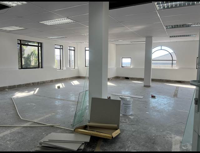 130M² OFFICE TO LET IN HYDE PARK