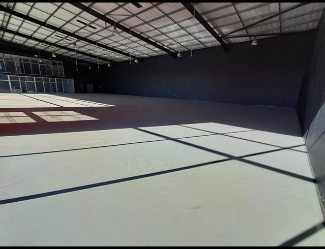 2,248M² SHOWROOM TO LET IN DUNCANVILLE