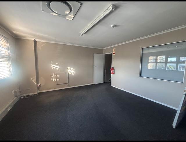 462M² WAREHOUSE TO LET IN AIRPORT INDUSTRIA