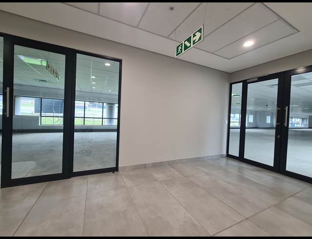 1,766.60M² OFFICE TO LET IN VORNA VALLEY