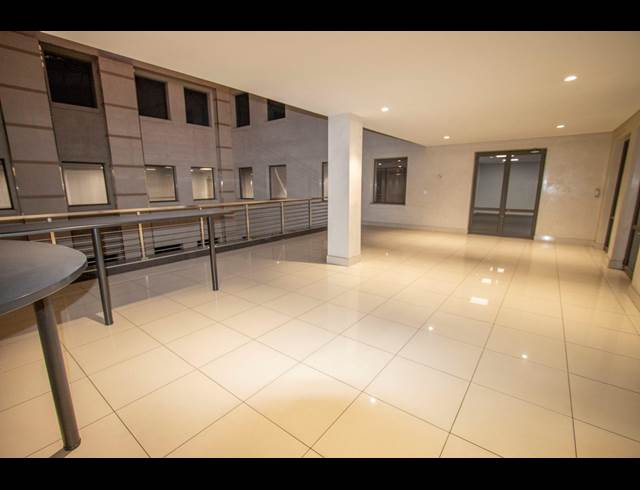 1,833M² OFFICE TO LET IN ROSEBANK