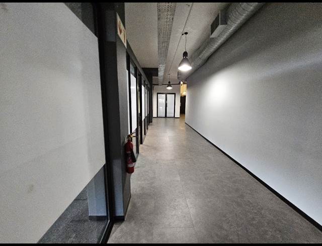 860M² OFFICE TO LET IN PAARDEN EILAND