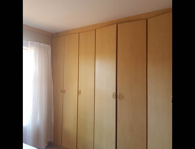 2 bed property to rent in LANGENHOVEN PARK