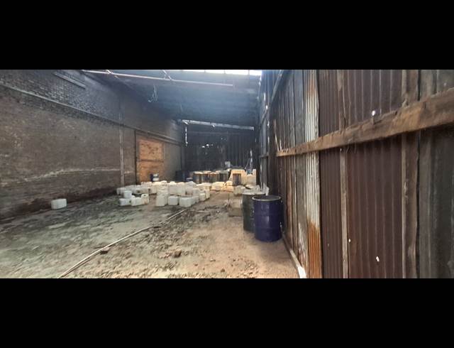700M² BUILDING TO LET IN VULCANIA
