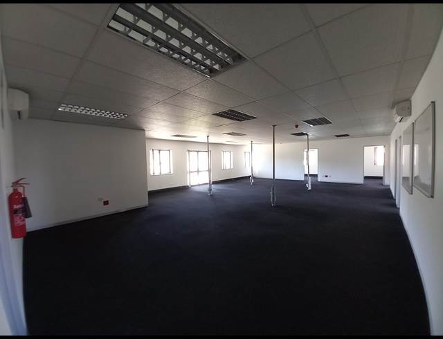 279M² OFFICE TO LET IN BRYANSTON