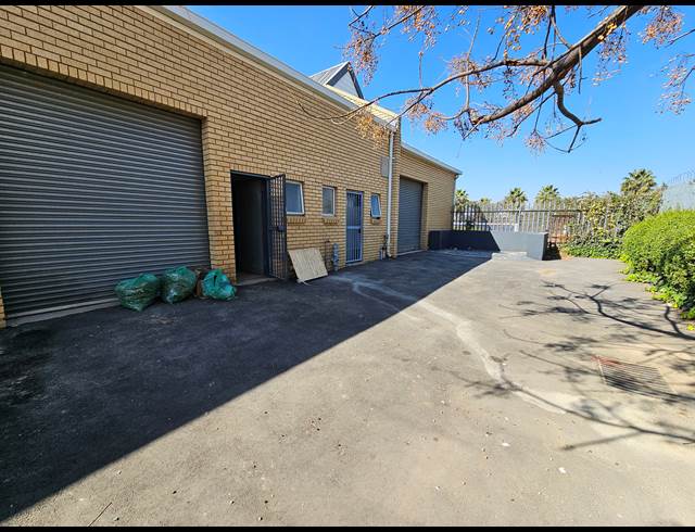 218M² SHOWROOM TO LET IN KYA SANDS