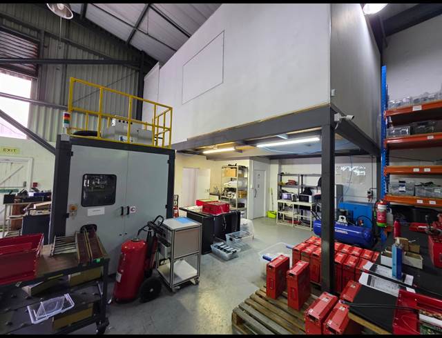 474M² WAREHOUSE TO LET IN SOMERSET WEST CENTRAL