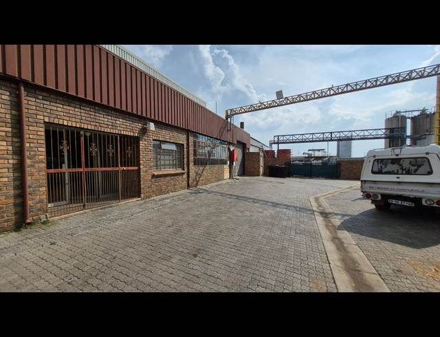 343M² FACTORY TO LET IN ANDERBOLT