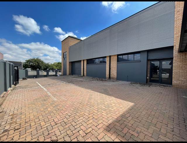 325M² OFFICE TO LET IN FERNDALE