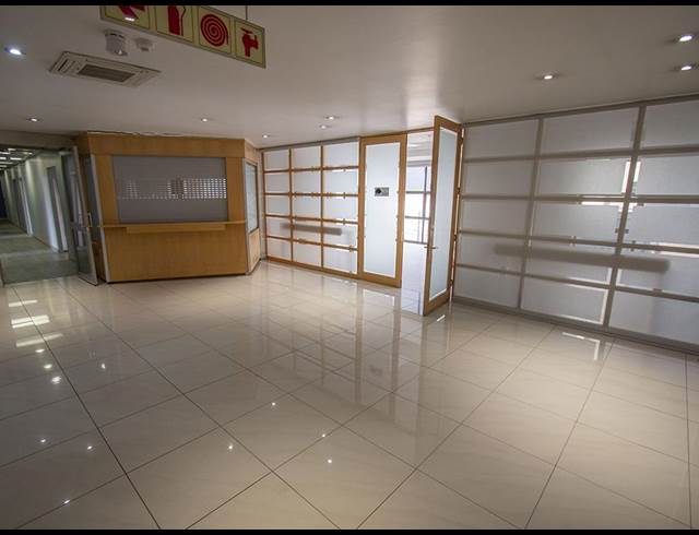 10,000M² OFFICE TO LET IN SANDOWN