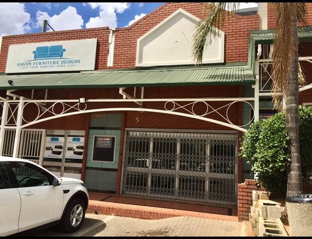 100M² RETAIL TO LET IN STRIJDOMPARK
