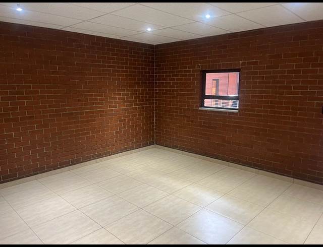 25M² OFFICE TO LET IN ORMONDE