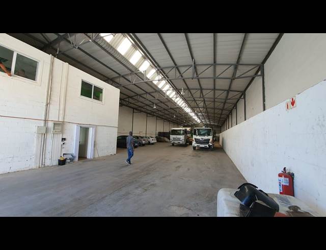 1,050M² WAREHOUSE TO LET IN AIRPORT INDUSTRIA