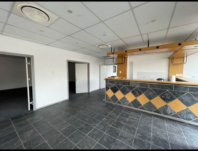 645M² OFFICE TO LET IN SPRINGFIELD PARK