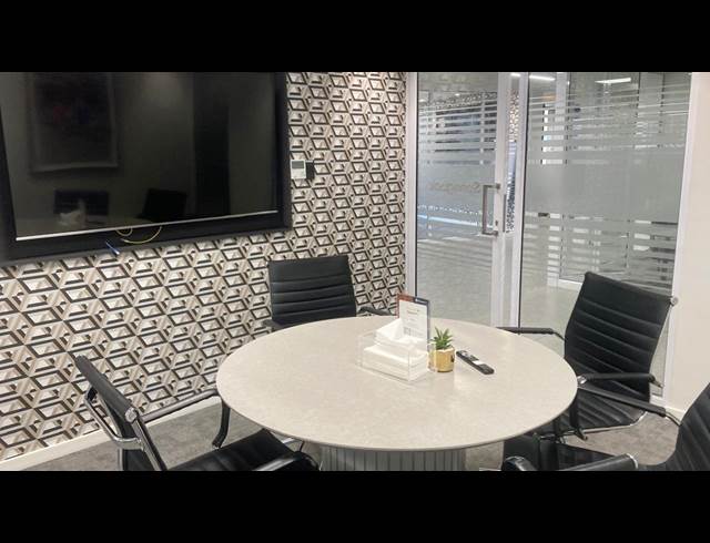 1,310M² OFFICE TO LET IN BIRNAM