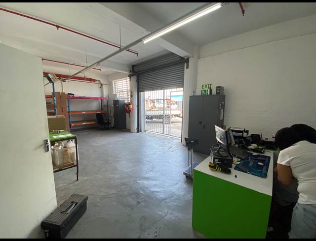 530M² WAREHOUSE TO LET IN PAARDEN EILAND