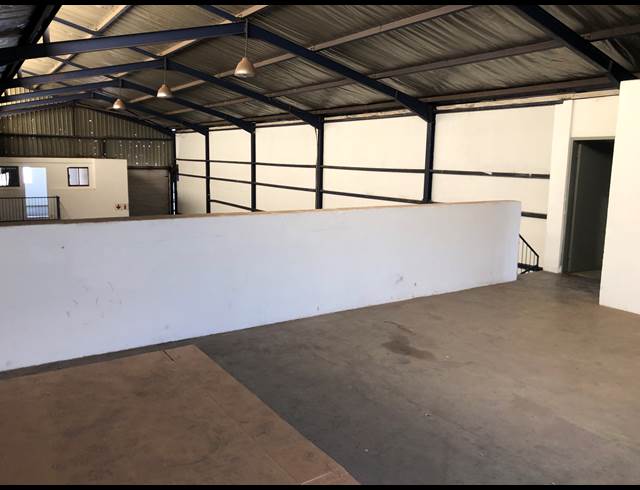 338M² WAREHOUSE TO LET IN JET PARK