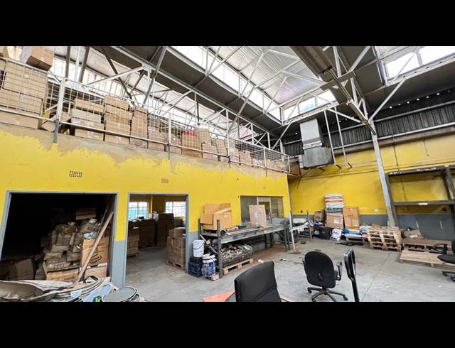 800M² WAREHOUSE TO LET IN NEW CENTRE