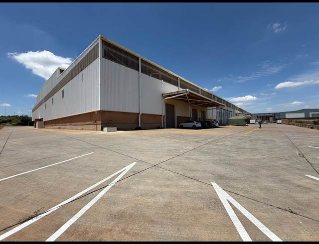 10,114M² WAREHOUSE TO LET IN CLAYVILLE