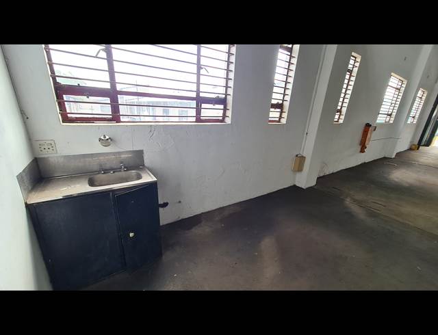 170M² FACTORY TO LET IN ANDERBOLT