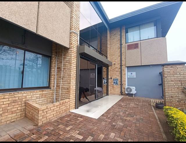 110M² OFFICE RENTED IN WESTVILLE