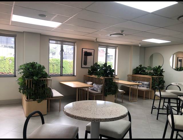 2,165M² OFFICE TO LET IN SANDHURST