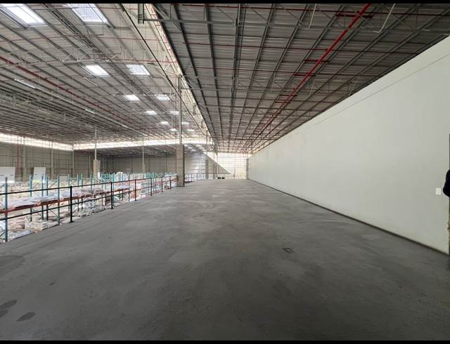 7,600M² WAREHOUSE TO LET IN LOUWLARDIA