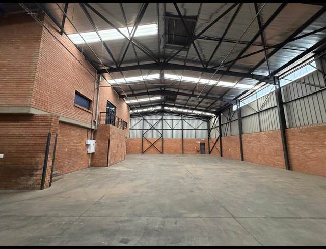 554.80M² WAREHOUSE TO LET IN CLAYVILLE