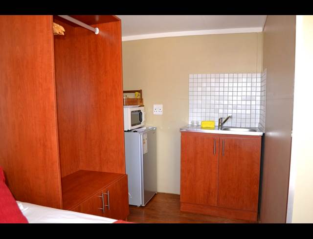 2 bed property to rent in GENERAAL DE WET
