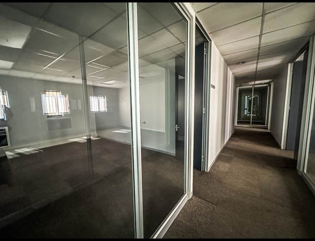4,740.30M² OFFICE TO LET IN MEADOWDALE