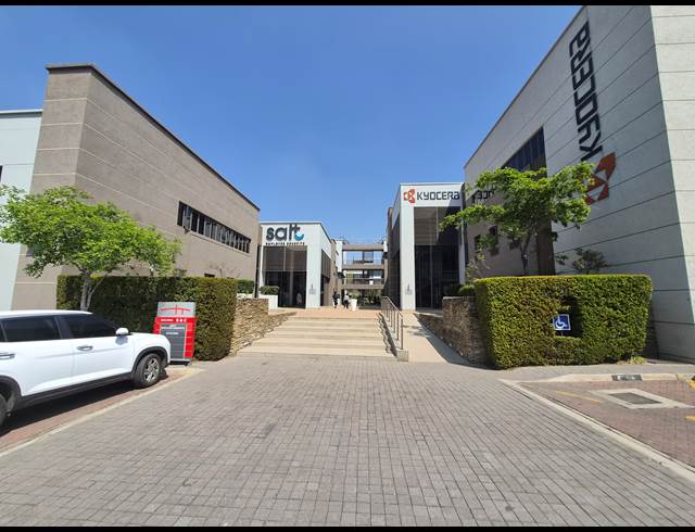 1,500M² OFFICE TO LET IN VORNA VALLEY