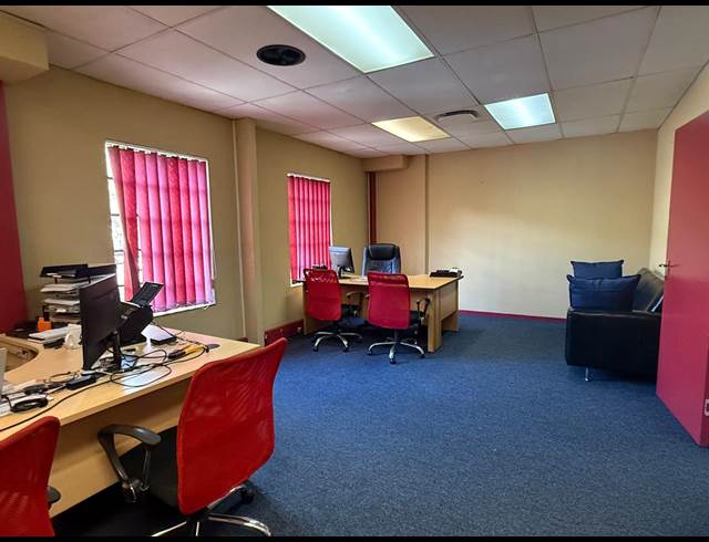 300M² WAREHOUSE TO LET IN HALFWAY HOUSE