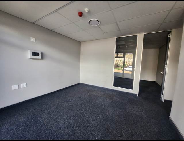 868M² WAREHOUSE TO LET IN OLIFANTSFONTEIN