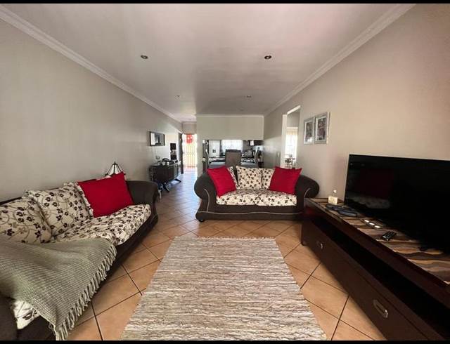2 BEDROOM PROPERTY TO RENT IN KENLEAF