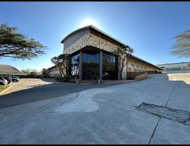 8,500M² WAREHOUSE TO LET IN LINBRO PARK