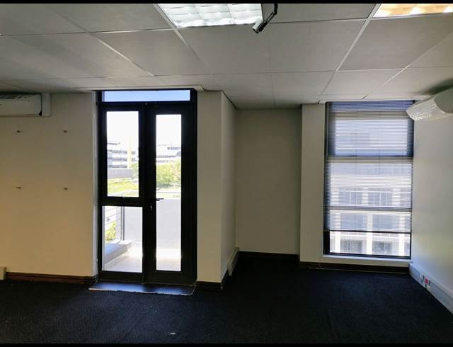 632M² OFFICE TO LET IN TYGER WATERFRONT